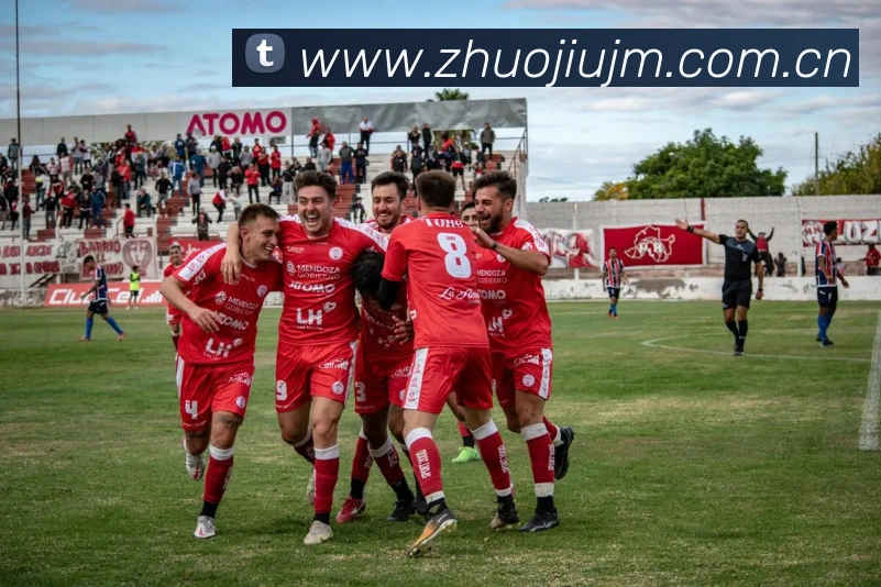 中国香港足球队主场力克强敌，赛后战术分析成焦点